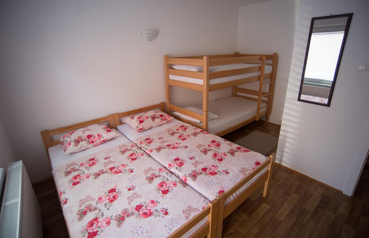 Hostel Larisa Banja Luka Eksteriør bilde